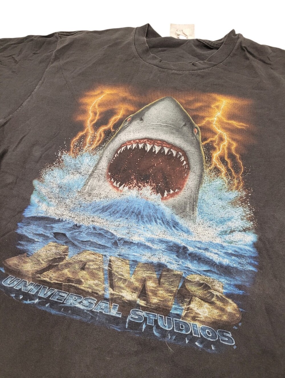 Universal Studios Jaws Movie Graphic Tee T-shirt Top Made in USA Size: Large